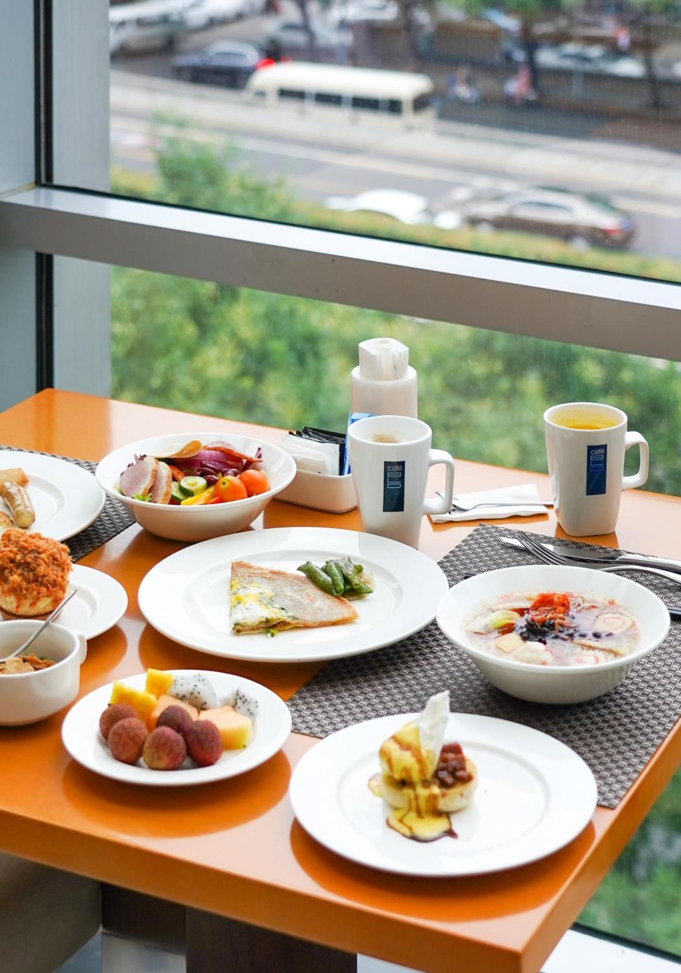 Renaissance Beijing Capital Hotel Екстериор снимка