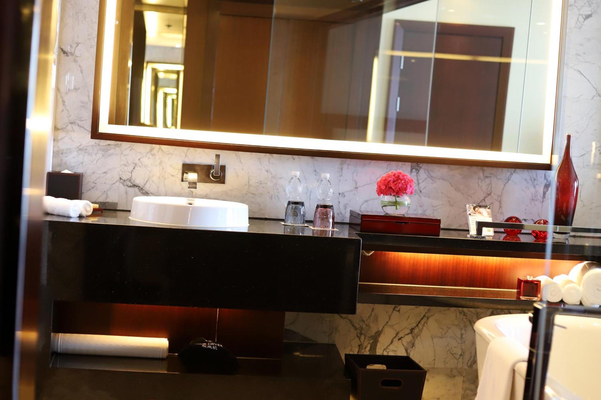 Renaissance Beijing Capital Hotel Екстериор снимка